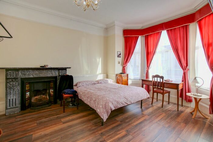 2 Bedroom Flat To Rent In Madeley Road, Ealing, W5