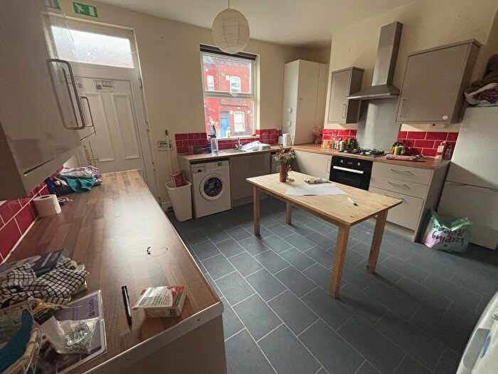 6 Bedroom Terraced House To Rent In Hessle Place, Hyde Park, Leeds, LS6