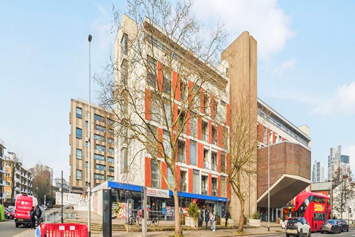 1 Bedroom Flat For Sale In Cornell Square, Nine Elms, SW8