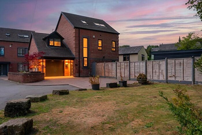 5 Bedroom Detached House For Sale In Inniscarra Court, Greenacres, OL4