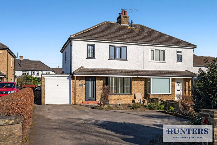 3 Bedroom Semi-Detached House For Sale In Bradford Road, Guiseley, Leeds, LS20