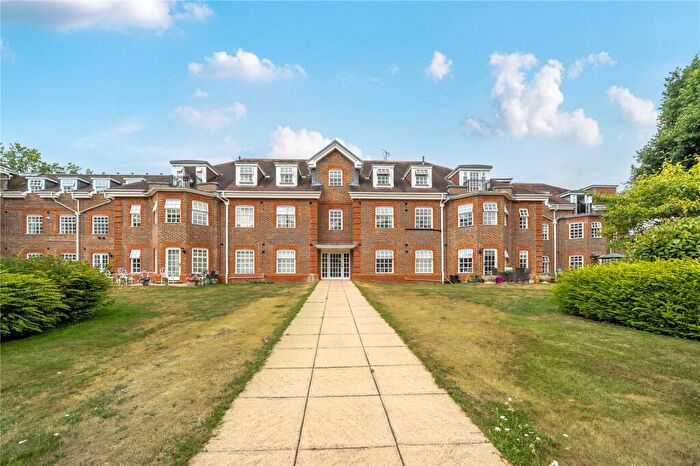 2 Bedroom Apartment To Rent In Ravens Court, Castle Village, Berkhamsted, Hertfordshire, HP4