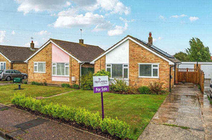 2 Bedroom Bungalow For Sale In Grayswood Avenue, Bracklesham Bay, PO20