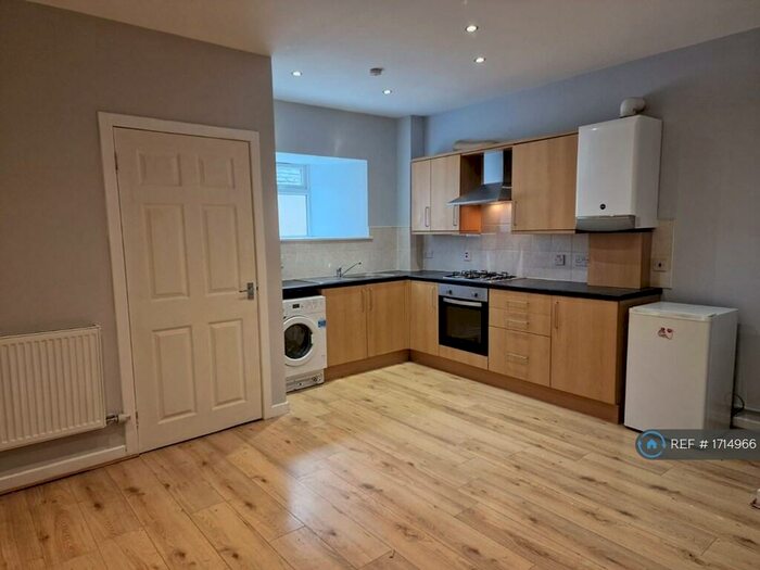 2 Bedroom Flat To Rent In Main Street, Newmilns, KA16