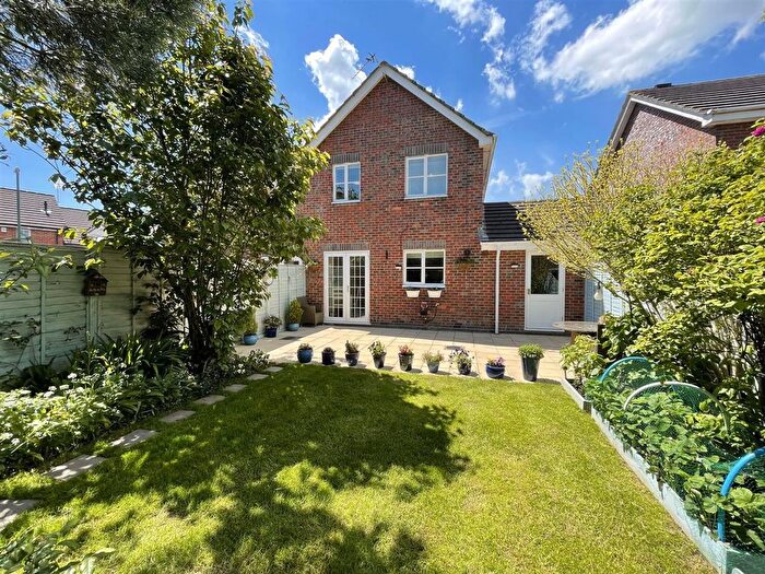 3 Bedroom Property To Rent In Tunbridge Way, Emersons Green, BS16