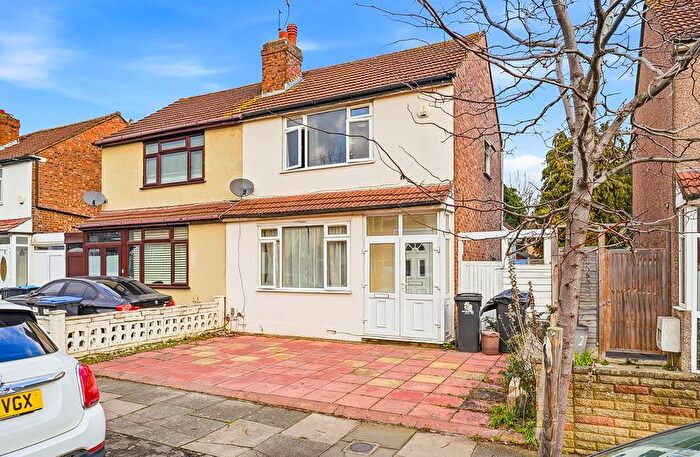2 Bedroom Terraced House For Sale In Woodlands Road, Edmonton, N9