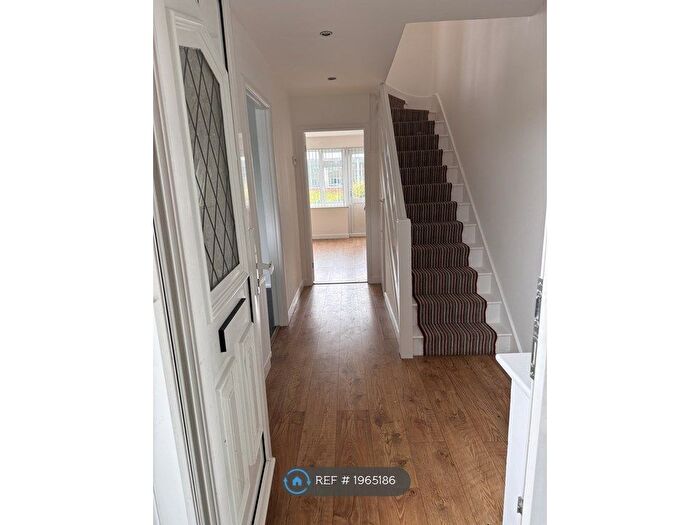 2 Bedroom Maisonette To Rent In Victoria Court, Portslade, Brighton, BN41