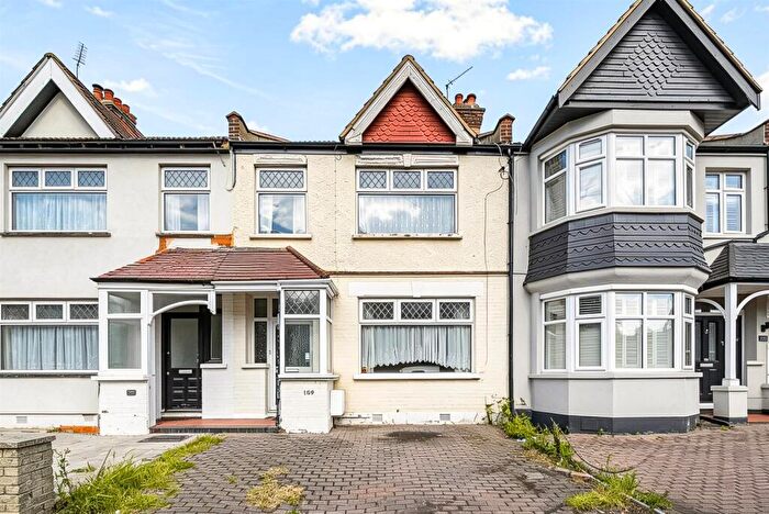 3 Bedroom House For Sale In South Park Drive, Seven Kings, IG3