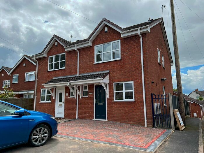 2 Bedroom Semi-Detached House To Rent In B, Brierley Hill, DY5