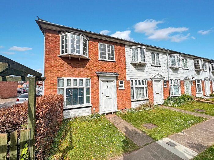 3 Bedroom End Of Terrace House To Rent In Yeomans Mews, Isleworth, TW7