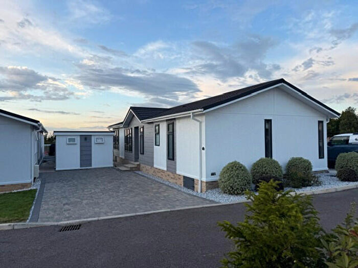 2 Bedroom Park Home For Sale In Ely, Cambridgeshire, CB6