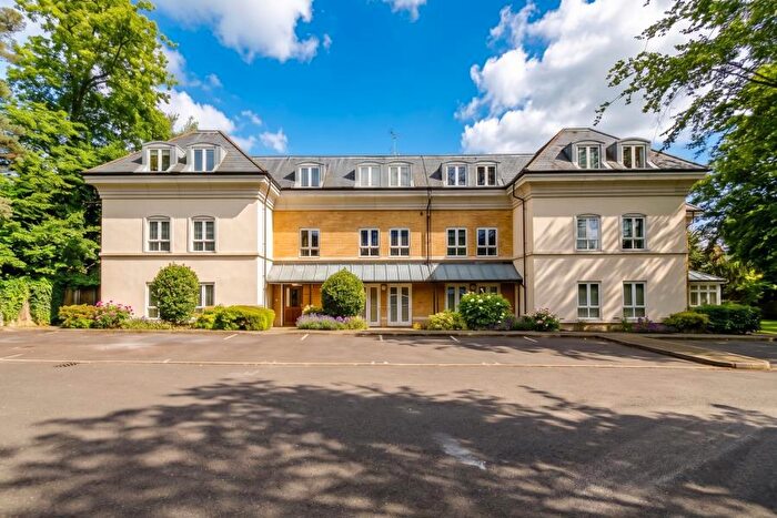 2 Bedroom Apartment To Rent In Woking, Surrey, GU22