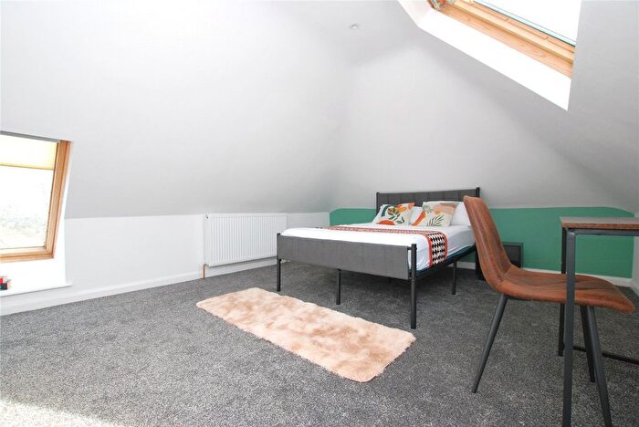 Property To Rent In Woodside Road, Guildford, Surrey, GU2