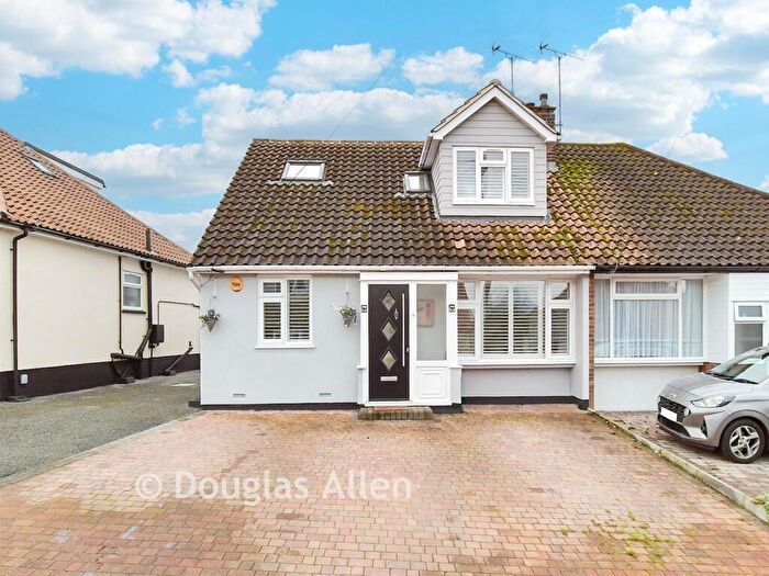 4 Bedroom Chalet For Sale In Hunts Mead, Billericay, Essex, CM12