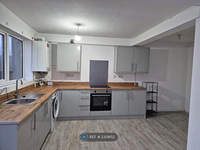 3 Bedroom Semi-Detached House To Rent In Luxembourg Close, Luton, LU3