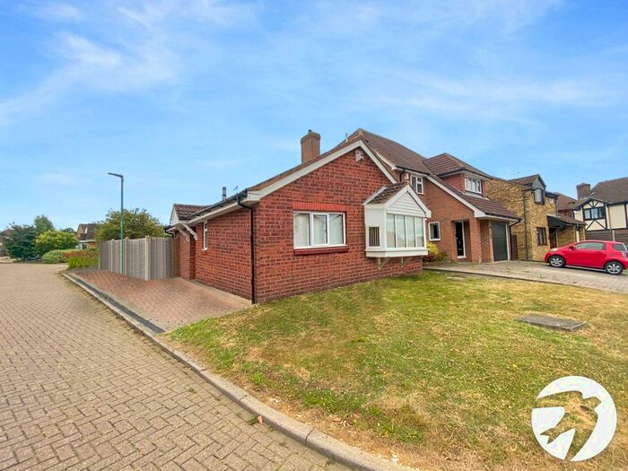 2 Bedroom Bungalow To Rent In Scarlett Close, Chatham, Kent, ME5