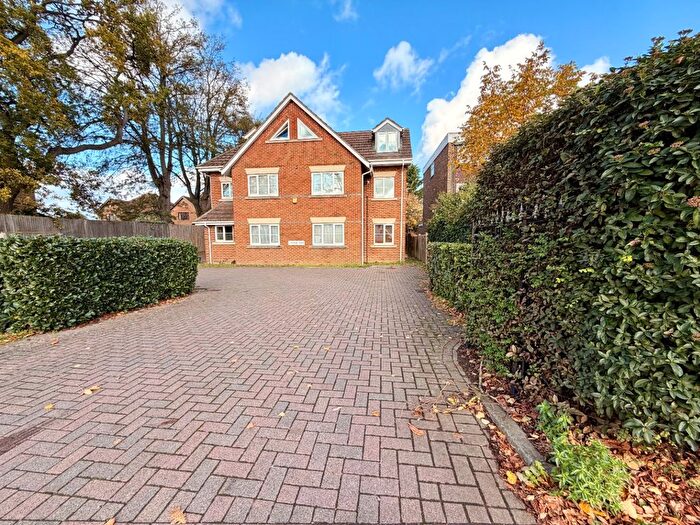 2 Bedroom Flat To Rent In Littleton Place, Laleham Road, Shepperton, TW17