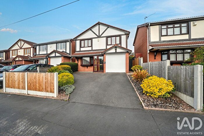 3 Bedroom Detached House For Sale In Farmhouse Road, Willenhall, WV12