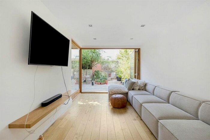 4 Bedroom Property To Rent In Barlby Road, London, W10