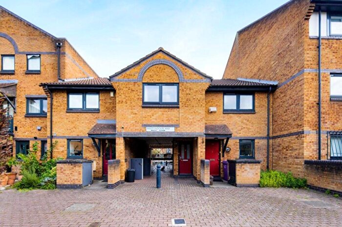1 Bedroom Flat To Rent In Whiteadder Way, London, E14