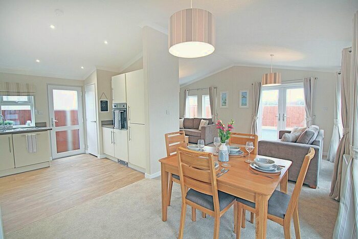 2 Bedroom Mobile/park Home For Sale In York Road, Elvington, York, YO41