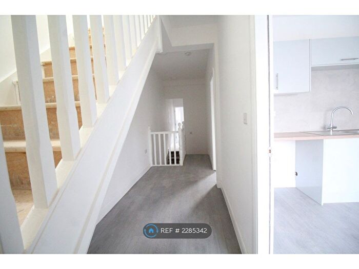 3 Bedroom Flat To Rent In Melton Road, Leicester, LE4