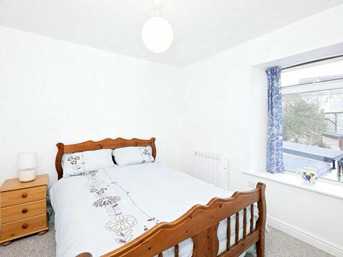 4 Bedroom End Of Terrace House For Sale In Sunbury, The Barn., PL26