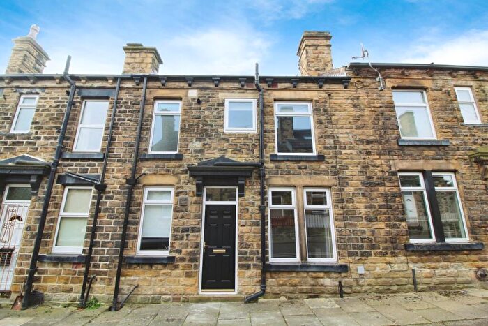 2 Bedroom Terraced House To Rent In Rosemont Grove, Bramley, LS13