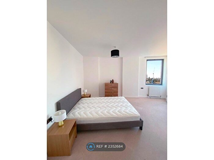 1 Bedroom Flat To Rent In Park Village East, London, NW1