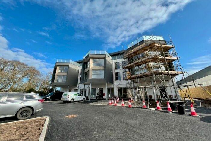 2 Bedroom Flat To Rent In Somerford Road, Christchurch, BH23