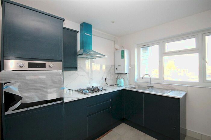 3 Bedroom Flat To Rent In Tennison Road, London, SE25