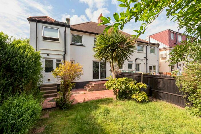 4 Bedroom Semi-Detached House To Rent In Clonmel Road, Teddington Richemond Upon Thames, TW11