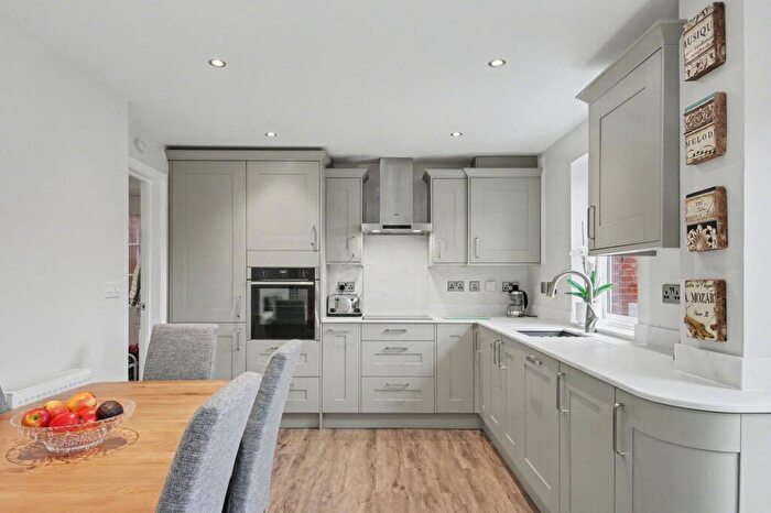 3 Bedroom Detached House For Sale In Hamble Rise, Swanmore, SO32