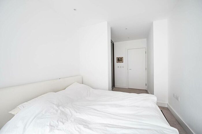 1 Bedroom Flat To Rent In Sirus House, Tower Hamlets, London, E1