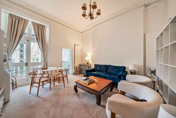 2 Bedroom Flat To Rent In Warwick Road, Earls Court, London, SW5