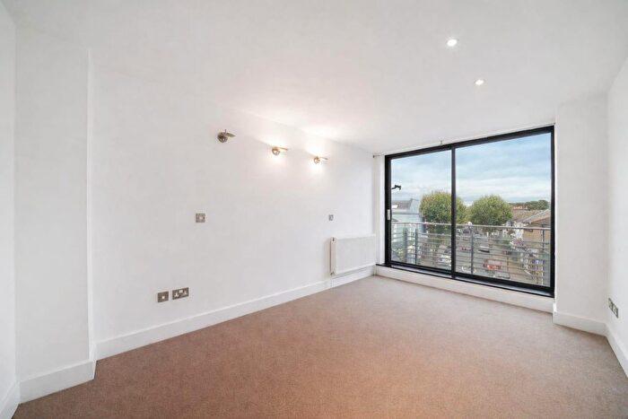 1 Bedroom Flat To Rent In Metro House, London, E7
