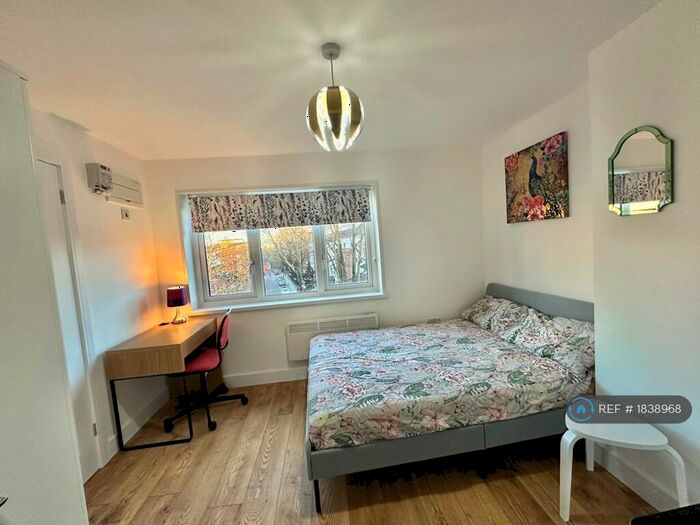 Studio To Rent In London, London, N1