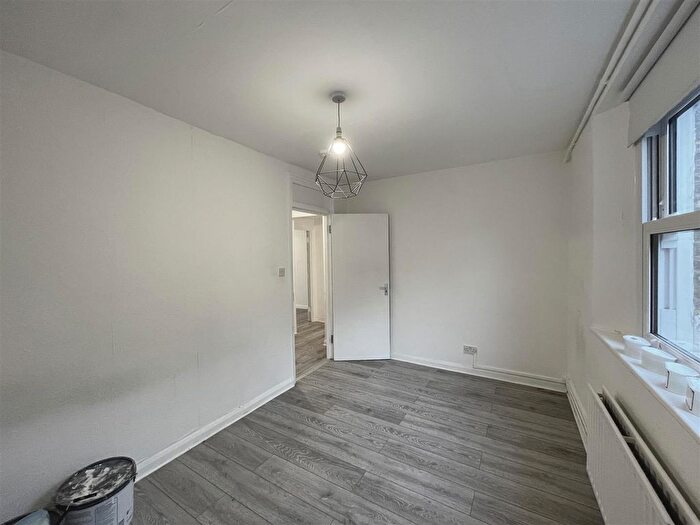 2 Bedroom Flat To Rent In Amhurst Road, Hackney, E8