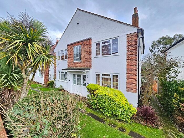 3 Bedroom Flat For Sale In Prospect Road, Barnet, EN5