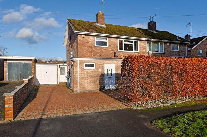 3 Bedroom Semi Detached House For Sale In Glenthorne Close, Chesterfield, S40