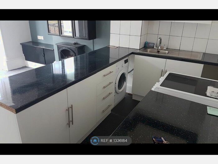 1 Bedroom Flat To Rent In Albany Street, Hull, HU3