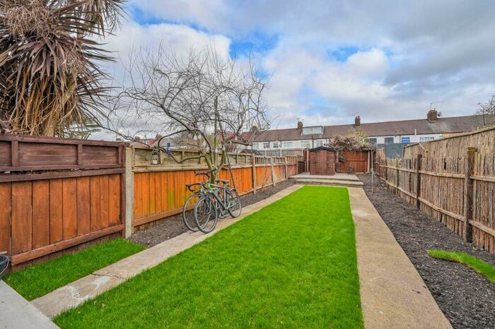 4 Bedroom House To Rent In Sanderstead Road, Leyton, London, E10