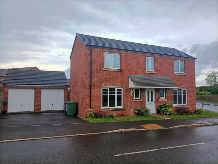 4 Bedroom House To Rent In Queens Drive, Hixon, Stafford., ST18