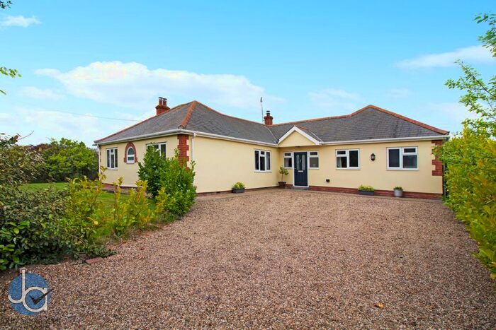 4 Bedroom Detached Bungalow For Sale In Pennsylvania Lane, Tiptree, Colchester, CO5