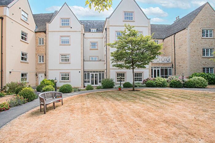 3 Bedroom Flat For Sale In Prince Court, Tetbury, GL8