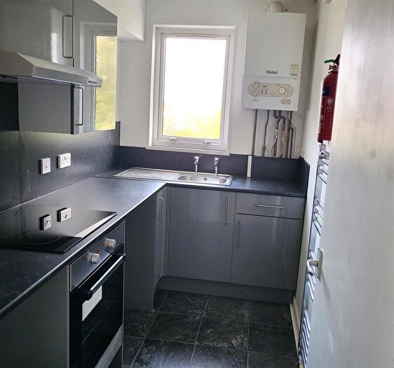 1 Bedroom Flat To Rent In Laws Street, Pembroke Dock, SA72