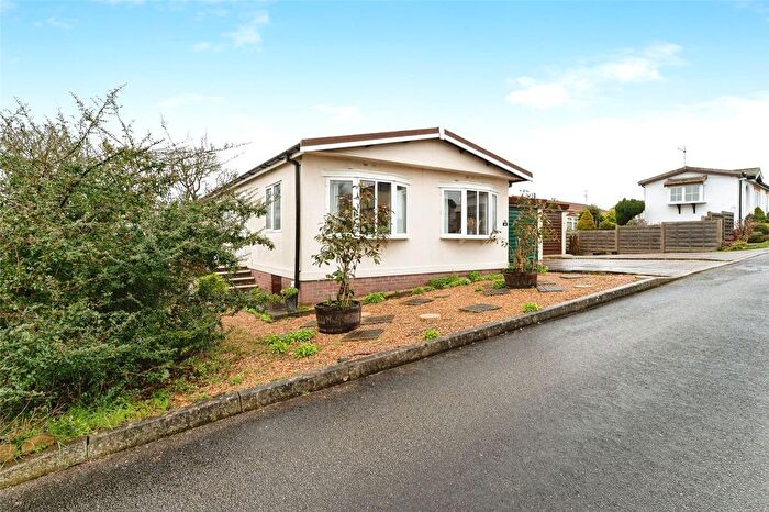 3 Bedroom Mobile/park Home For Sale In Priors Close, Witchford, Ely, CB6