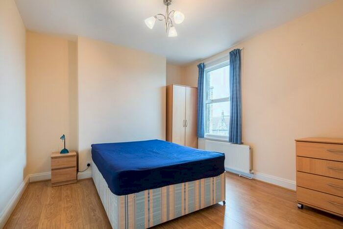 2 Bedroom Maisonette To Rent In Bedford Hill, London, SW12