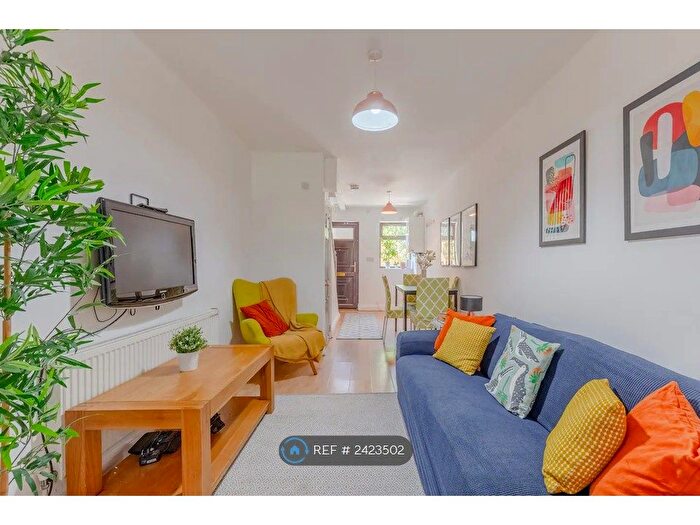 2 Bedroom End Of Terrace House To Rent In Ambergate Street, London, SE17