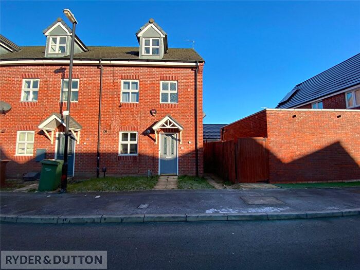 3 Bedroom Town House To Rent In Mona Road, Chadderton, Oldham, Greater Manchester, OL9
